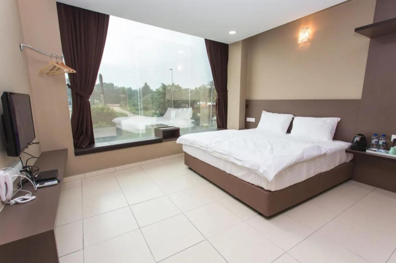 Tropika Garden Hotel Kulai Τζόχορ Μπάχρου Εξωτερικό φωτογραφία